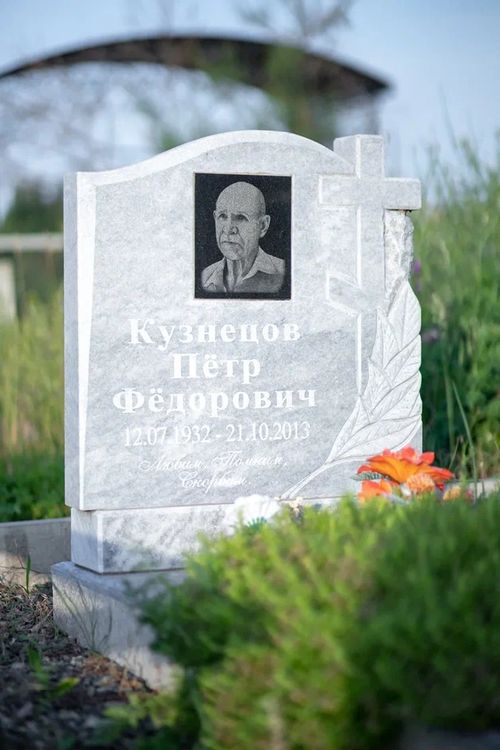 Виды памятников на могилу из гра…